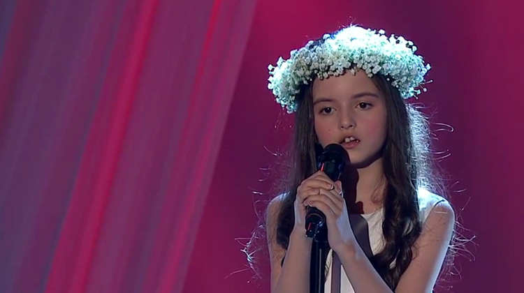 8-Year-Old-Girl-Singing