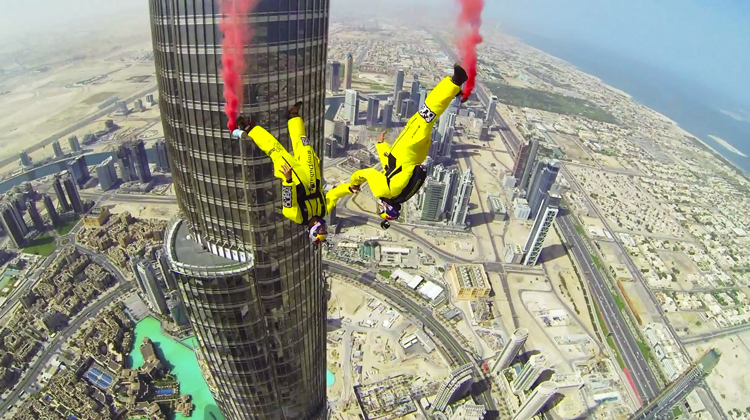 Base-Jumpers-Over-Dubai