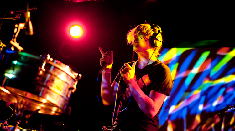 robert-delong-performing