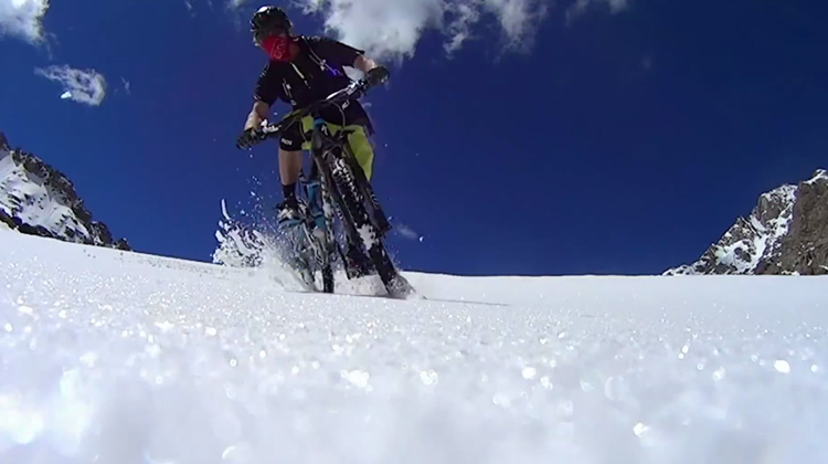 Downhill-biking-in-Afghanistan's-Mountains