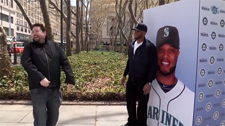 Picture of Yankee's fan turning away from Robinson Cano in awkwardness