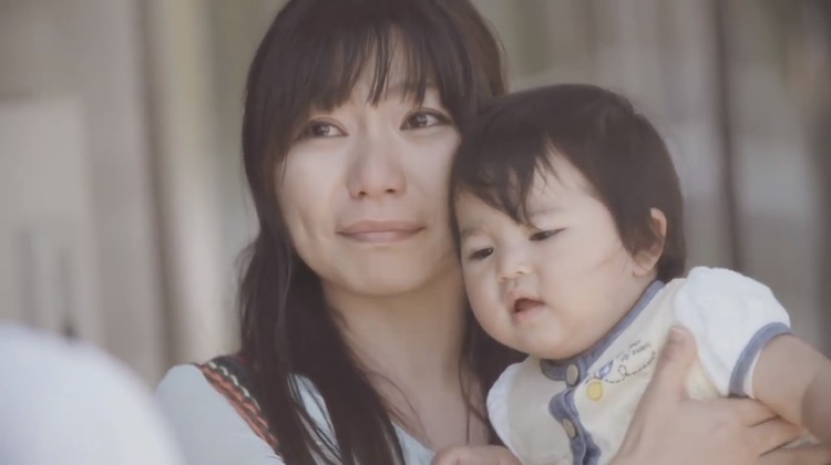 japanese moms in pampers ad being appreciated by their significant others