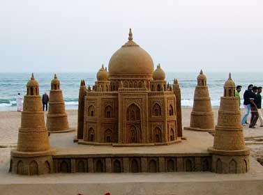 black taj sculpture