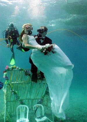 underwater wedding photo