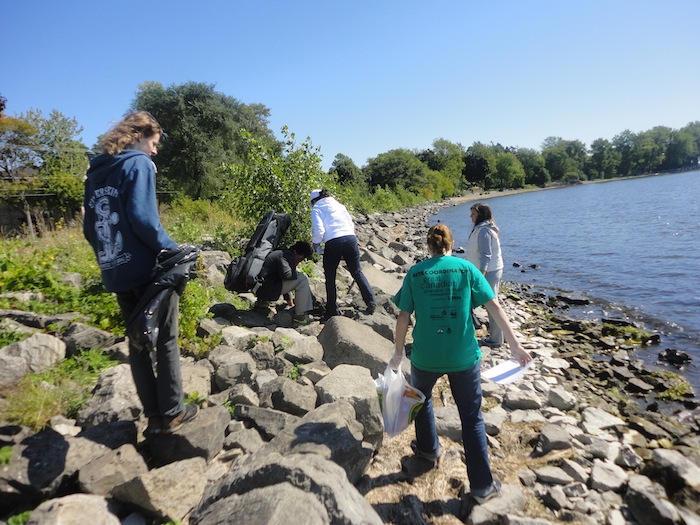 canadians cleaning up their beaches