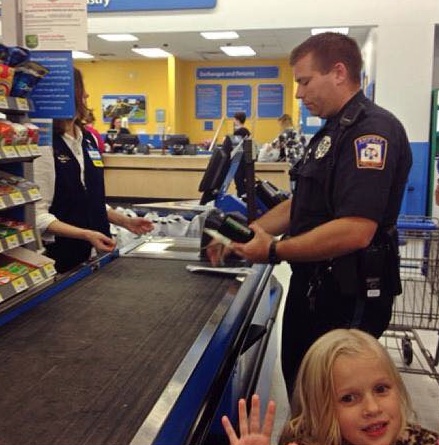 Michigan officer buys carseat for family