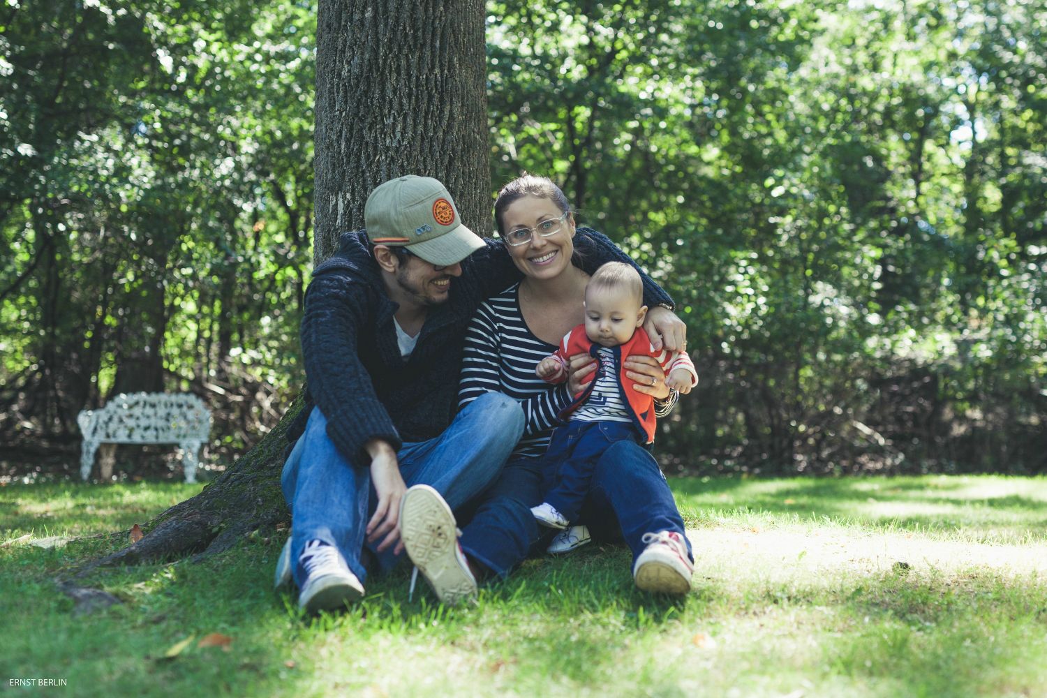 berlin family photo in the grass