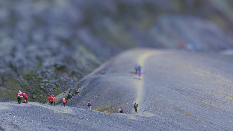 tilt shift photography makes people look like ants on a mountain