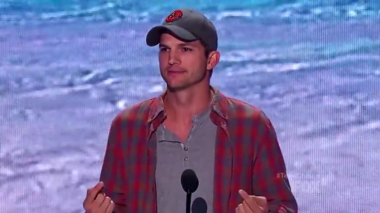 Ashton Kutcher Stuns Room Full Of Teens When He Says "I'm A Fraud" And ...