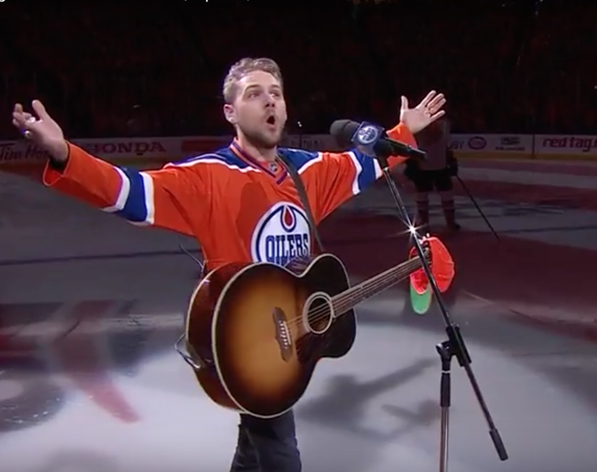 20,000 Canadians Belt Out U.S. National Anthem After Singer's Mic ...