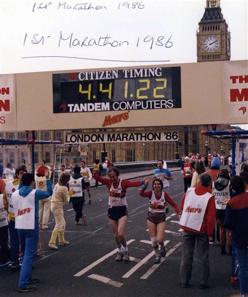 hand_in_hand_finishing_first_marathon_london_1986