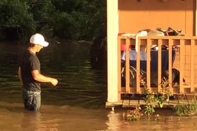 Teen saving dogs from flood