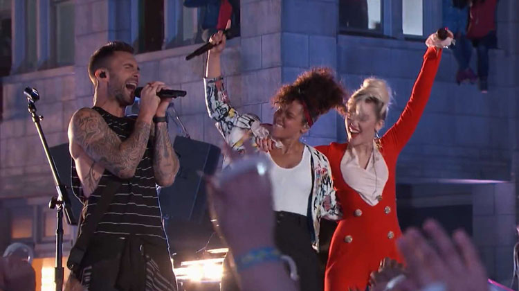 adam ledigen alicia keys miley cyrus sing onstage