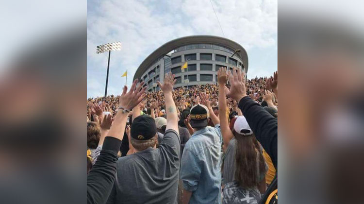 hawkeyes first quarter wave to hospital