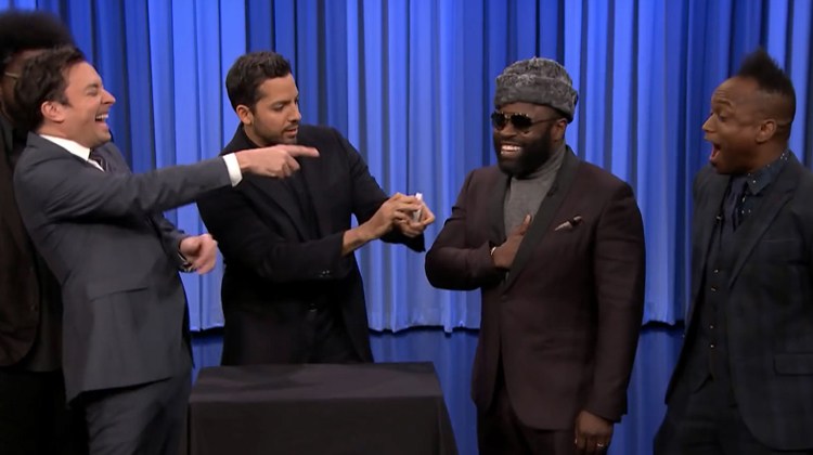 fallon points and laughs at band with david blaine performing card trick