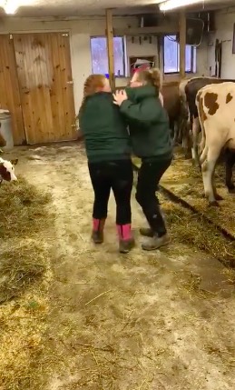kids sing in dairy barn