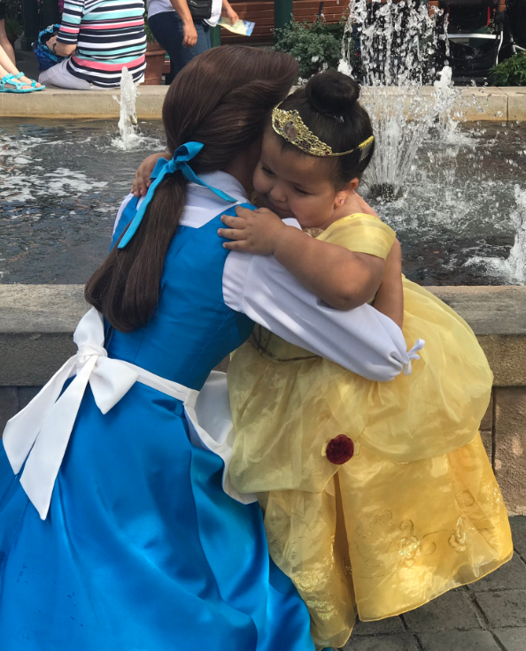 Daisy, a -year-old with a form of dwarfism, got to spend a week at Disney World thanks to the Make A Wish Foundation. She broke down in tears when she got to meet her hero, Belle from Beauty & The Beast. Now the rest of the world is crying too, after viewing pictures of the encounter that Daisy's aunt posted on Twitter.
