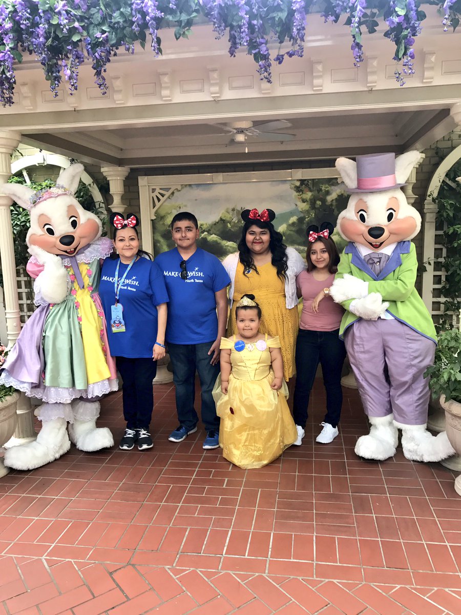 daisy and family at disney