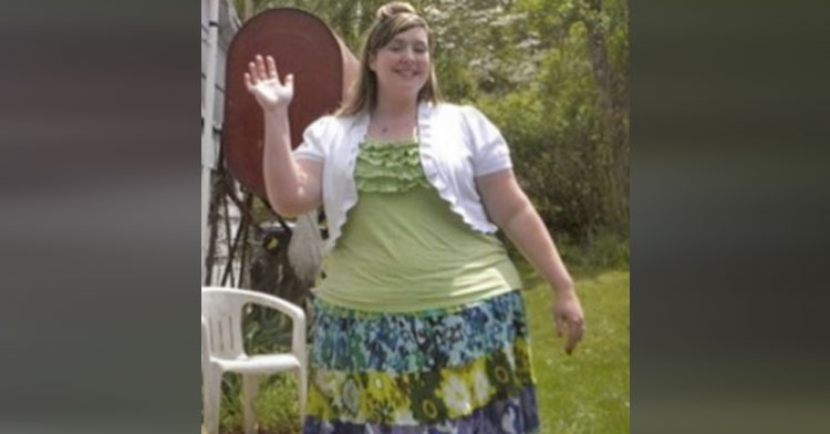 overweight girl with green shirt and multicolored shirt