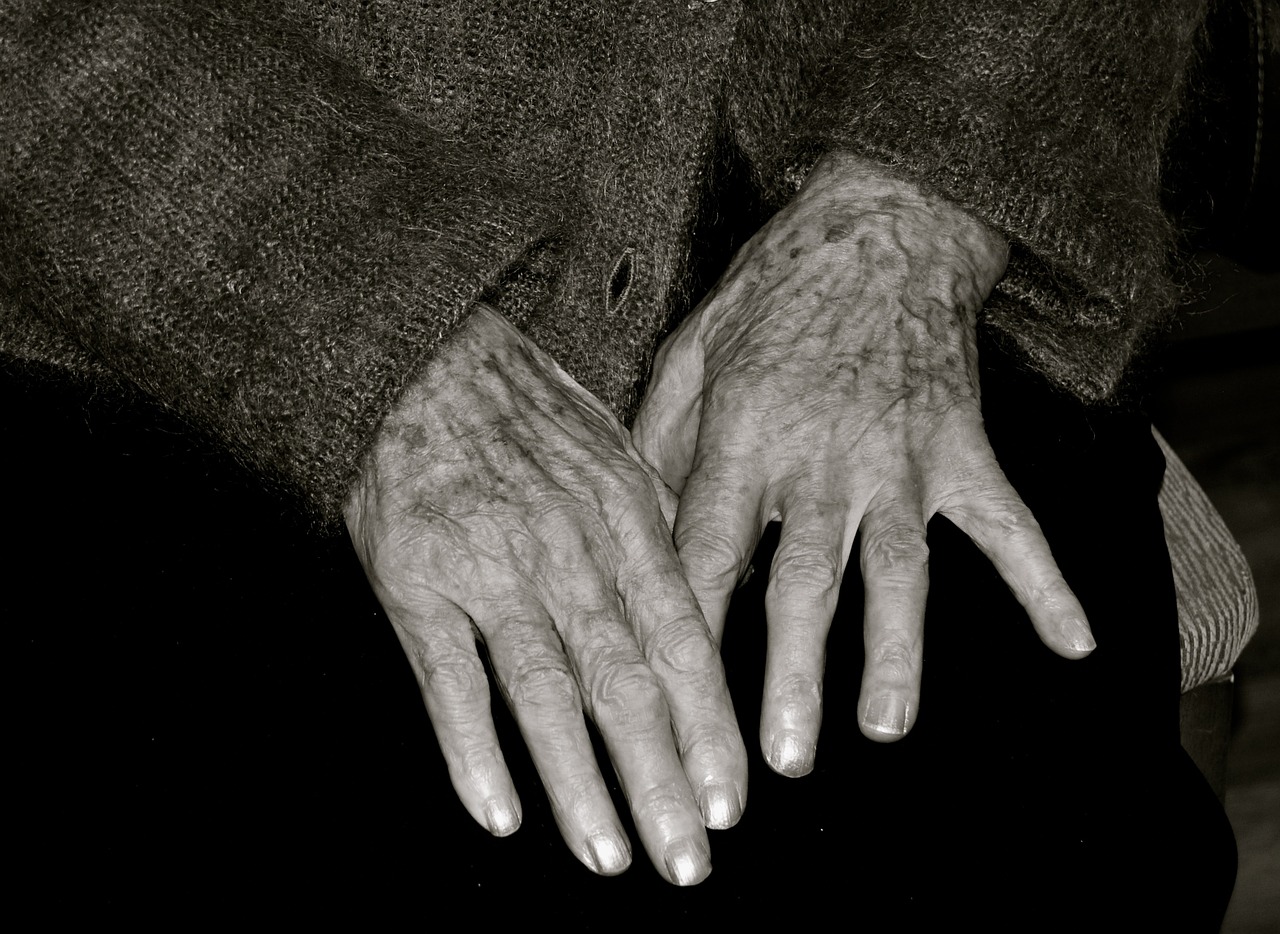 elderly woman hands