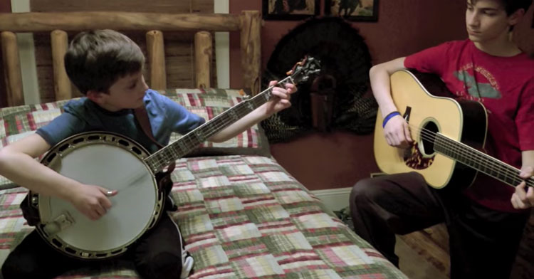 Sleepy Man Banjo Boys Playing "Dueling Banjos" — InspireMore