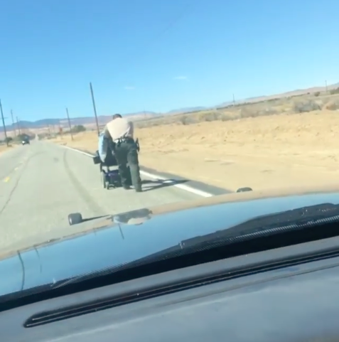 Los Angeles Sheriff's Deputies Help Stranded Woman In Wheelchair ...