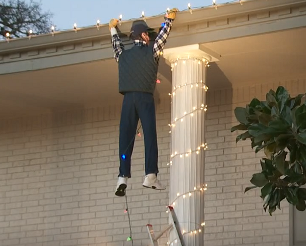 Family\'s Christmas Decorations Fool Passerby & He Calls 911 ...