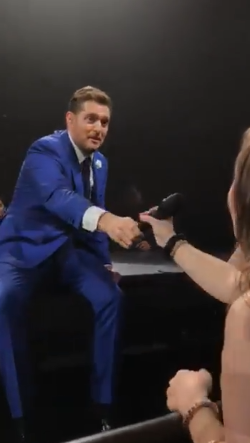 buble hands mic to erin