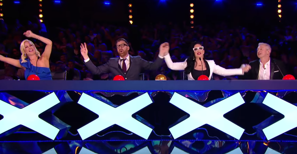 judges wave