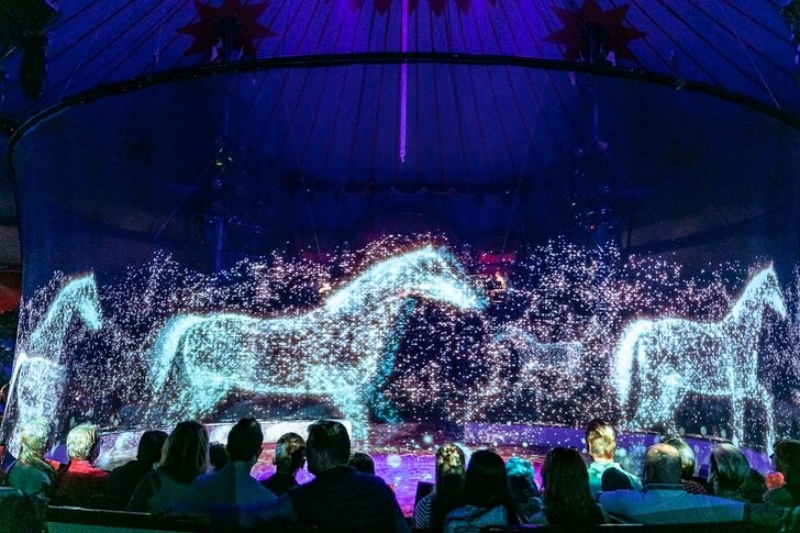 circus roncalli holographic animals