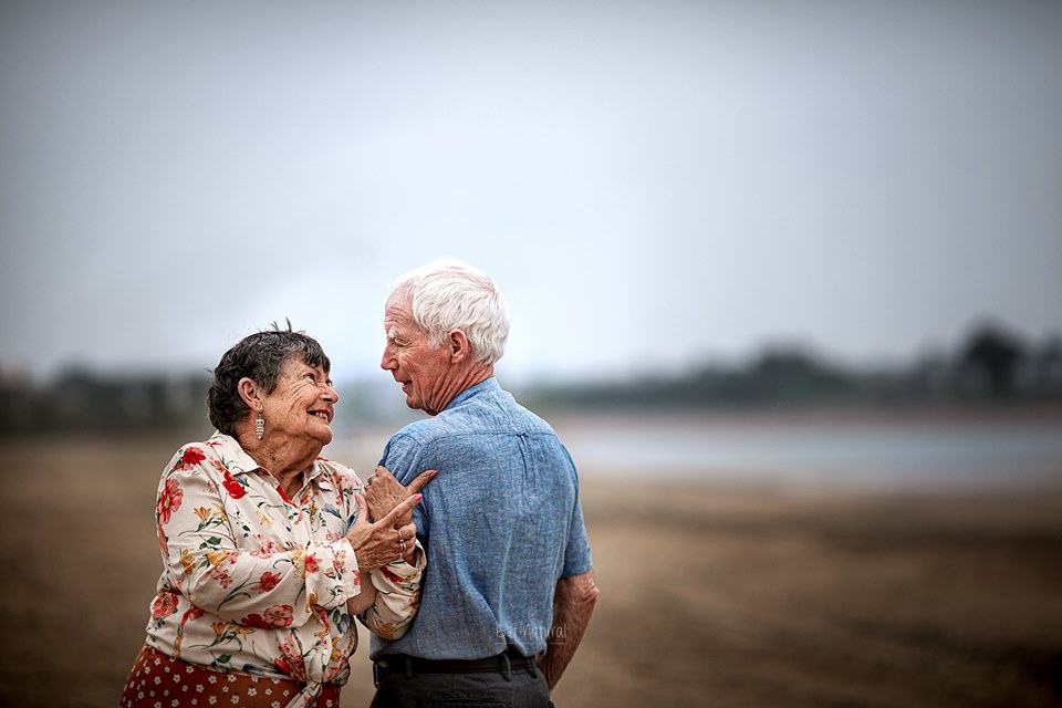 elderly couples photos