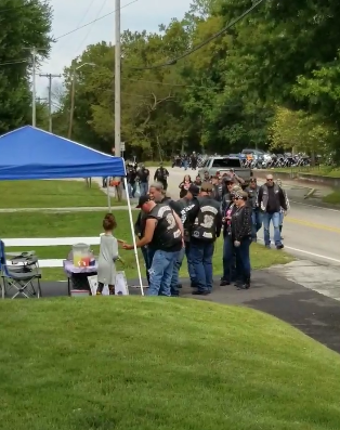 bikers line up at lemonade stand