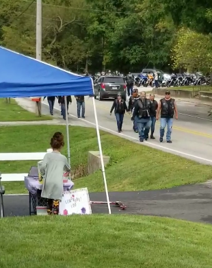 bikers buy lemonade