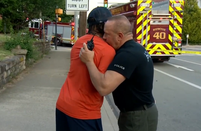 Kolencik hugs daylan