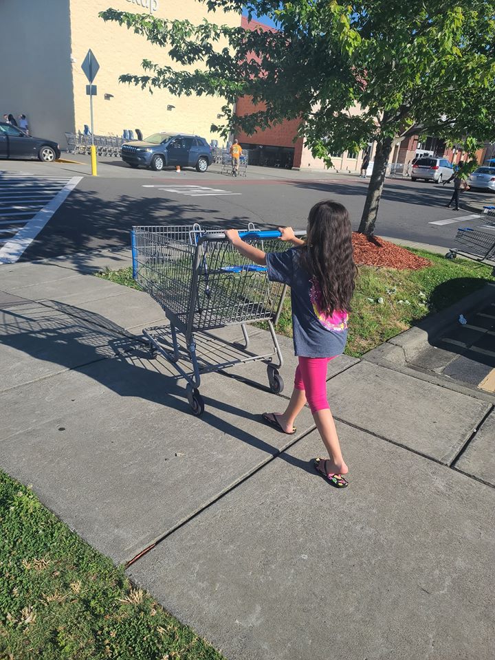 ryleigh pushes cart