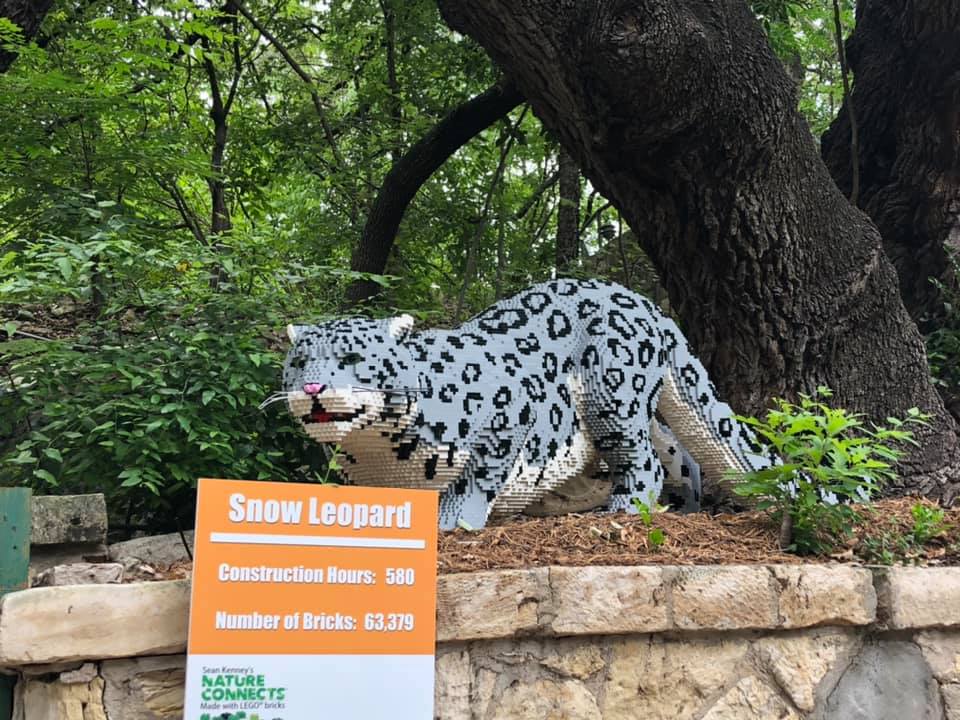lego snow leopard