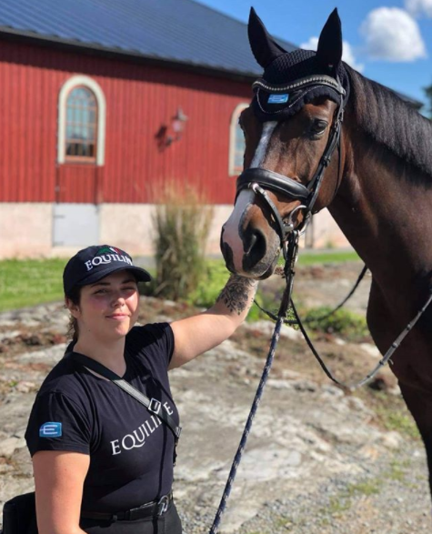 felicia with horse