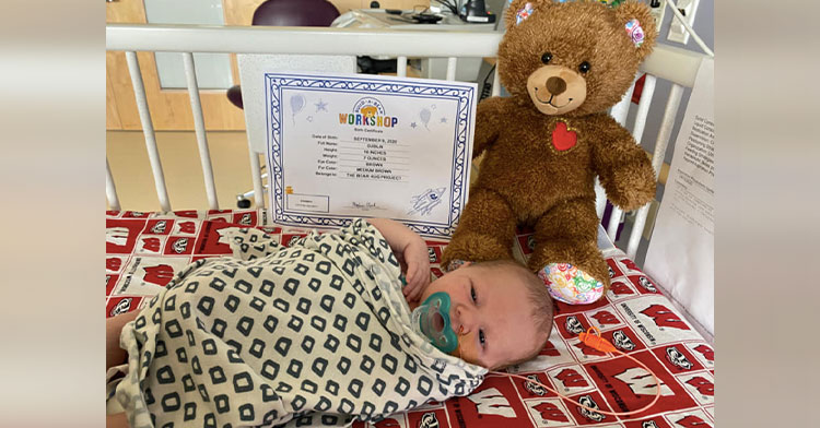 Charlotte Checkers deliver teddy bears to sick children