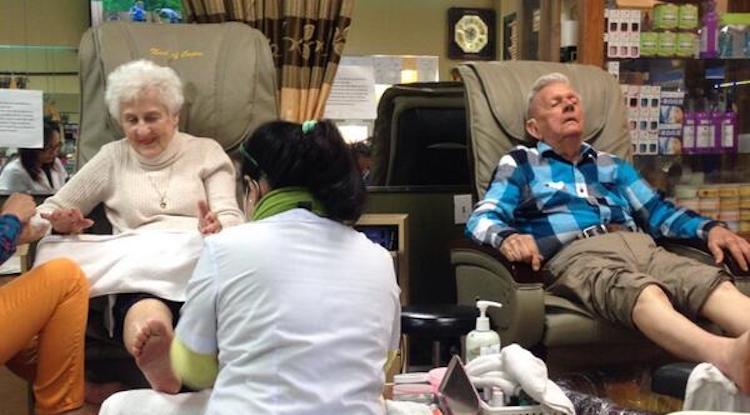 couple getting pedicures