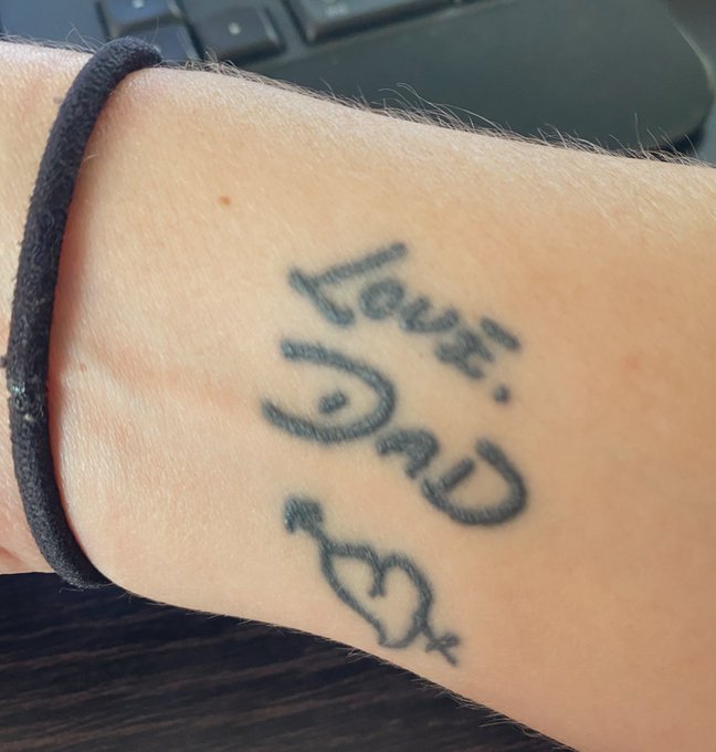 akfanch tweet showing tattoo that says love, dad