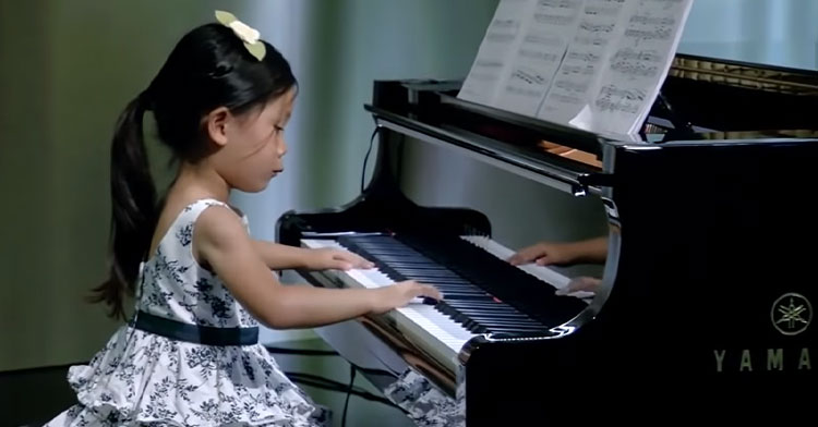 Keajaiban Piano Berusia 4 Tahun Ini AdilKeajaiban Piano Berusia 4 Tahun Ini Adil  