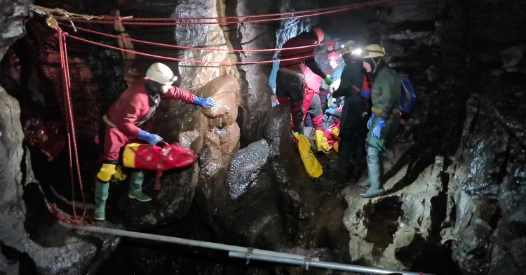 Wales cave rescuers