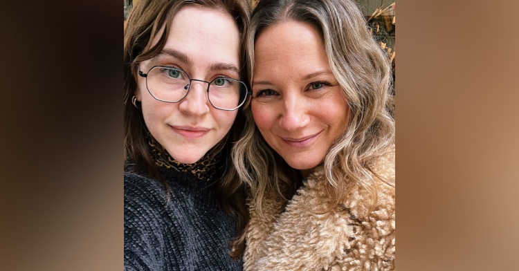 lizzie milanovich and jennifer nettles smiling and posing for a selfie together