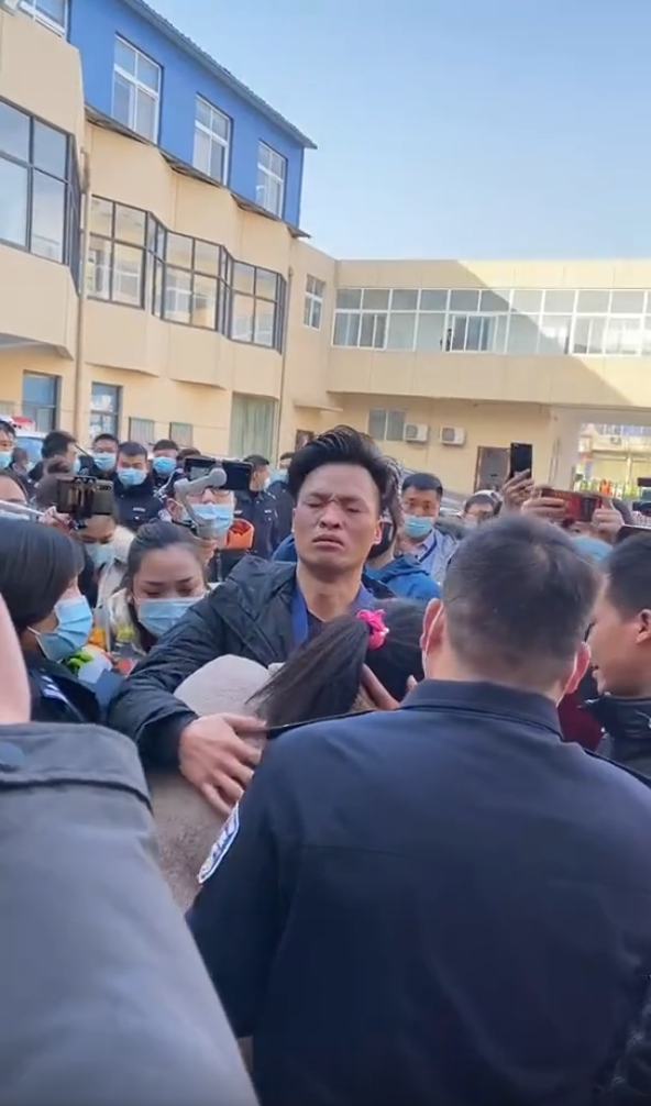 Li Jingwei reunited with his mother