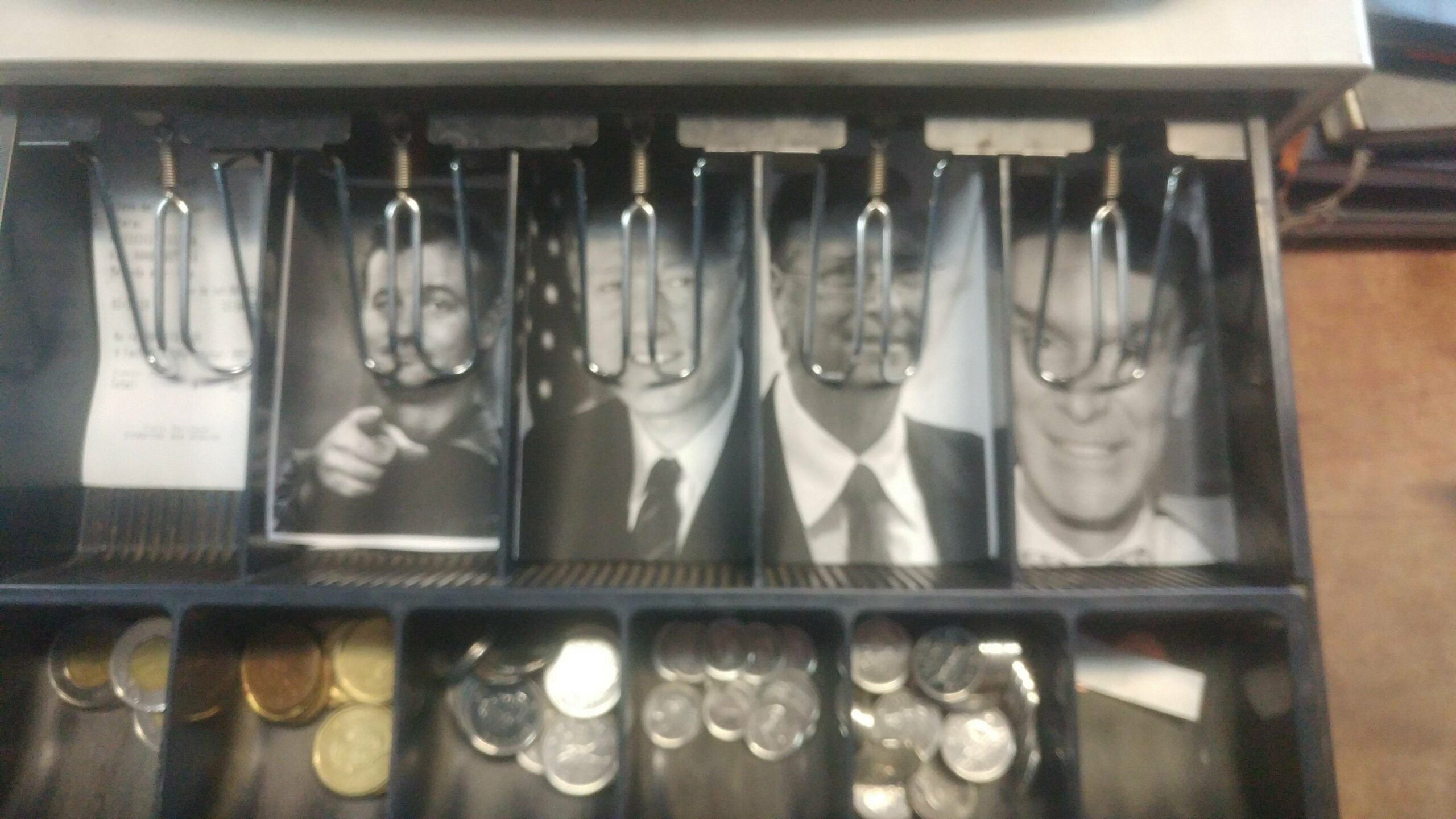 pictures of famous men named bill in a cashier's drawer