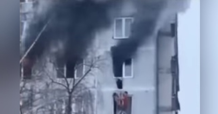 Good Samaritans Climb Out 8th-Story Window To Save Stranded Child From ...