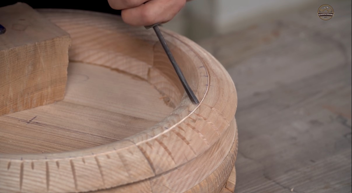 a closeup of a wooden tire that a man named trÆ°Æ¡ng vÄƒn dáº¡o is carving details into