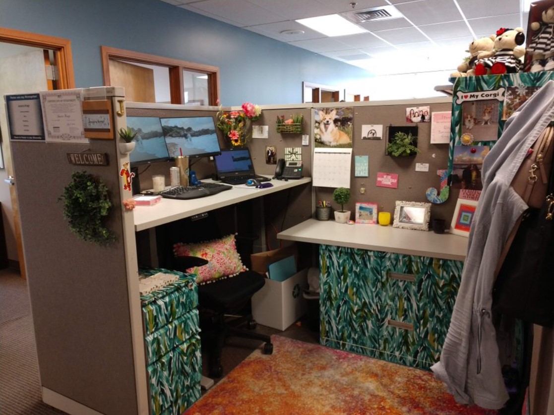 15 People Who Completely Transformed Their Office Cubicles Into Magical ...
