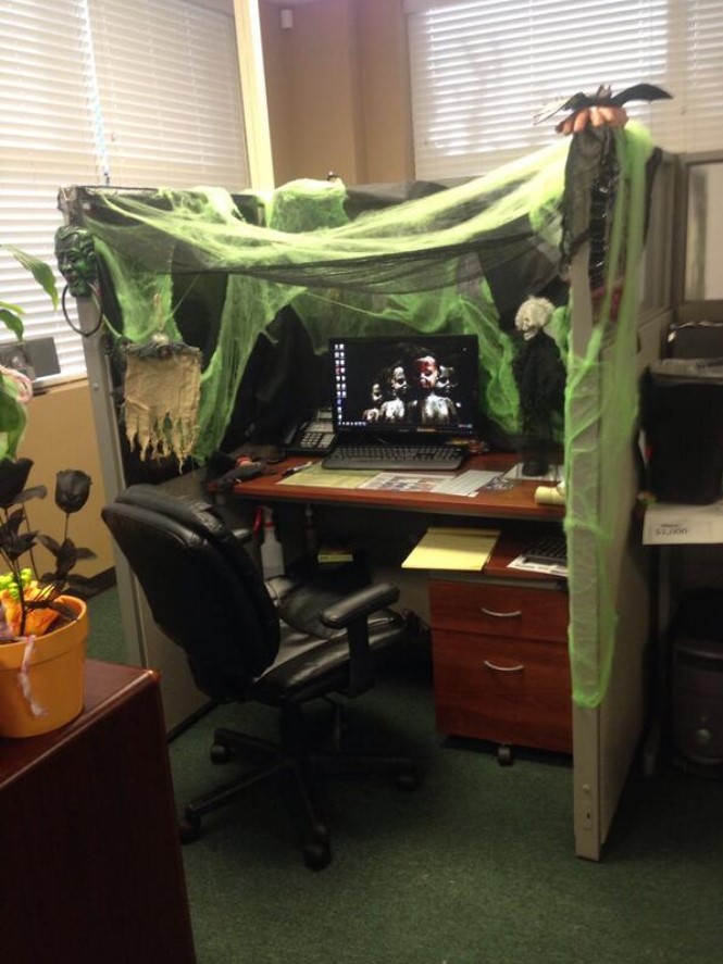 15 People Who Completely Transformed Their Office Cubicles Into Magical ...