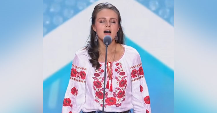 Ekaterina Shelehova singing